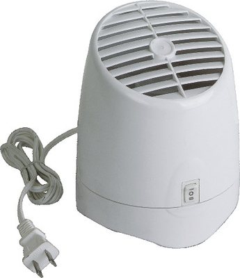 La macchina di rinfresco dell'aria bianca fresca rinfresca lo spruzzo dell'aria con il fan usato sullo scrittorio