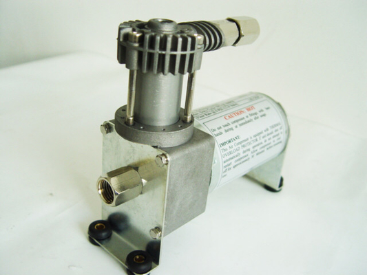 Un buon prezzo. Compressore d'aria dell'argento 120psi 12V di YURUI 6273R per gli airbag, un carro armato da 0,5 galloni in linea