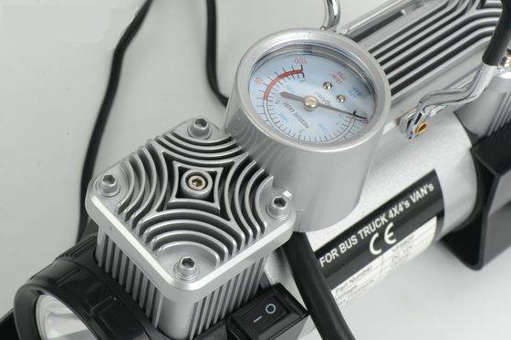 pompa portatile di Tiro del metallo di Conpressor dell'aria dell'automobile di 12v 180w 150psi con luce