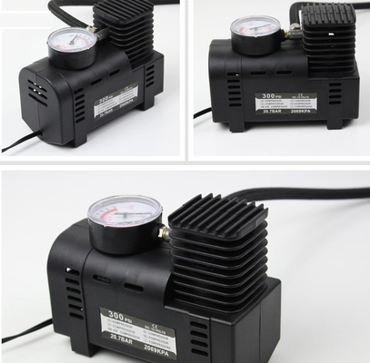 Peso 0,8 chilogrammi dell'automobile di aria di CC portatile 12V della pompa 250 PSI di pressione con l'orologio
