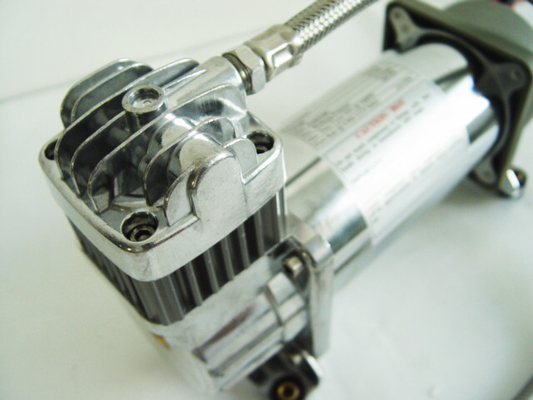 Un buon prezzo. Compressore 150psi 2.18CFM, compressore d'aria della sospensione di giro dell'aria dell'airbag di Chrome dell'automobile 12v in linea
